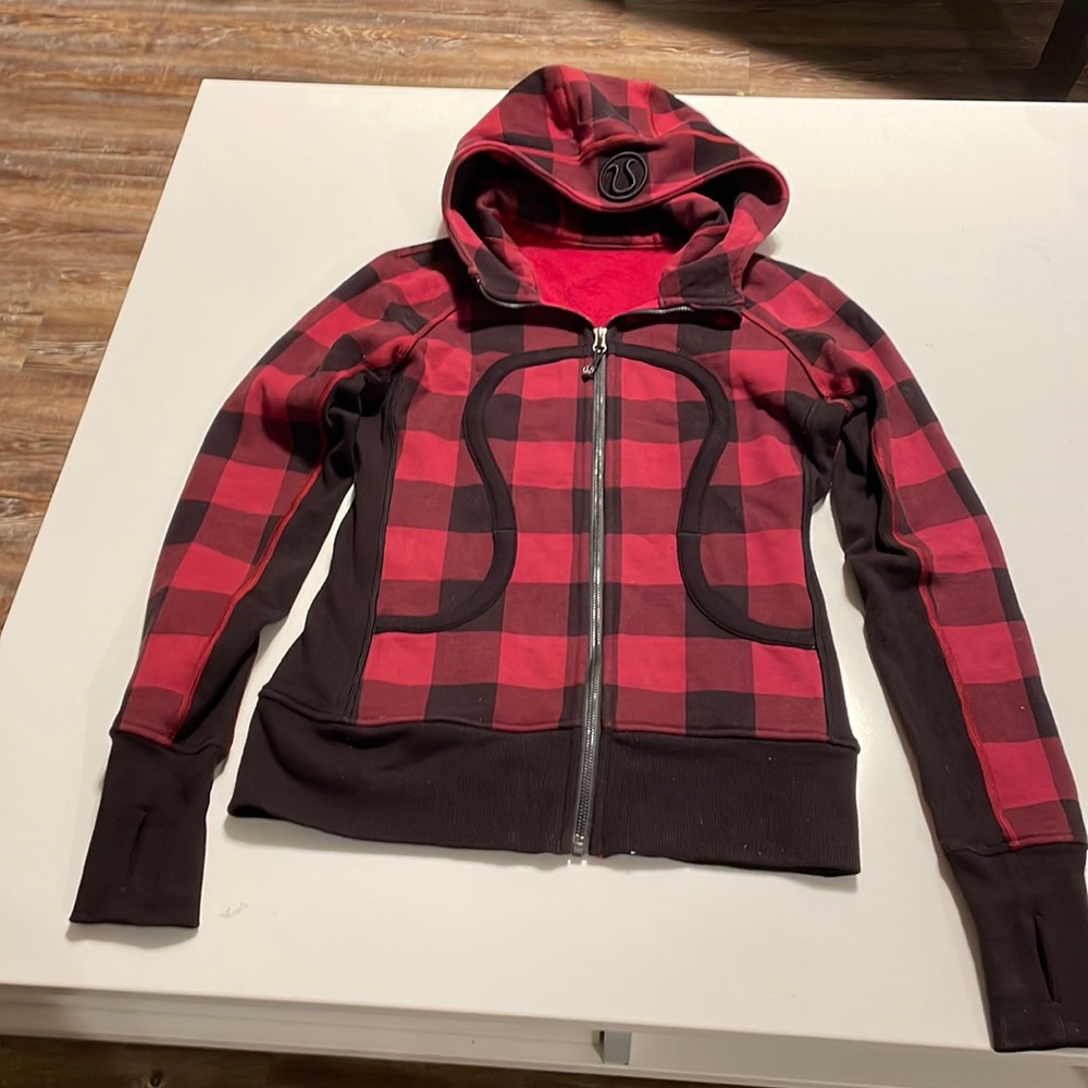 Women’s Lululemon scuba hoodie
